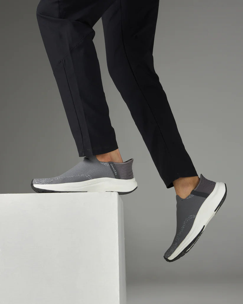 Men Zero-Hands Performance Shoes with NITROLITE